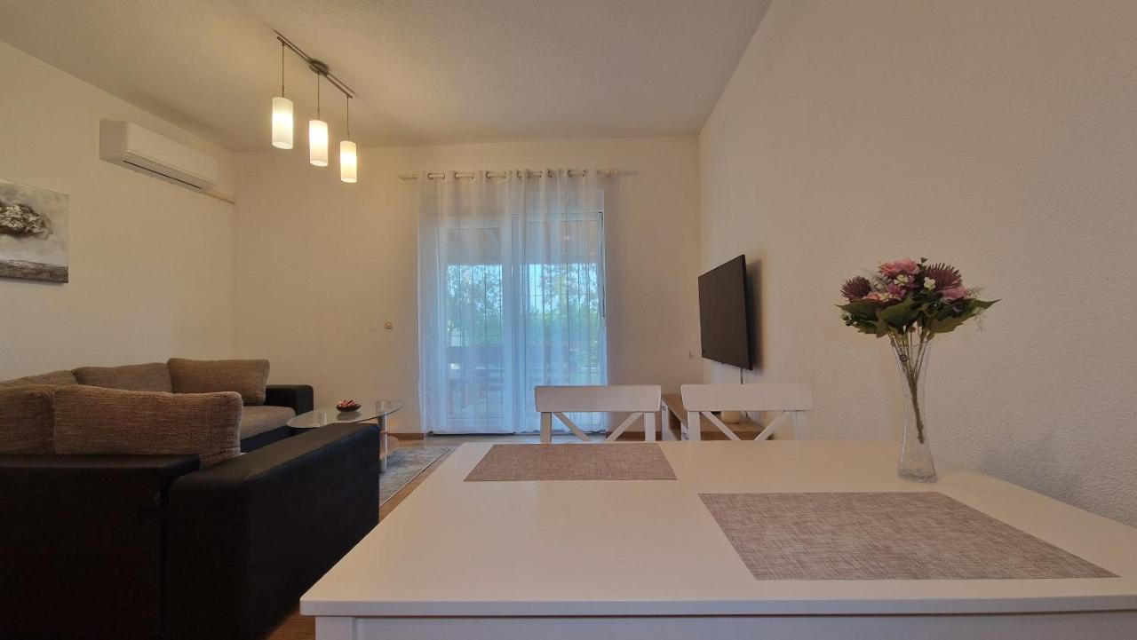 Apartments In Rijeka, Free Parking And Large Terrace, 15Min Drive From The Beach Buitenkant foto