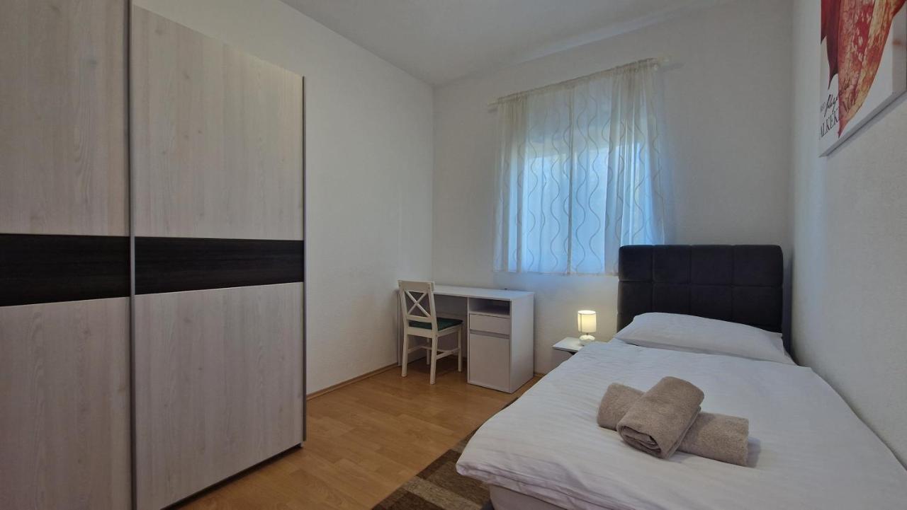 Apartments In Rijeka, Free Parking And Large Terrace, 15Min Drive From The Beach Buitenkant foto