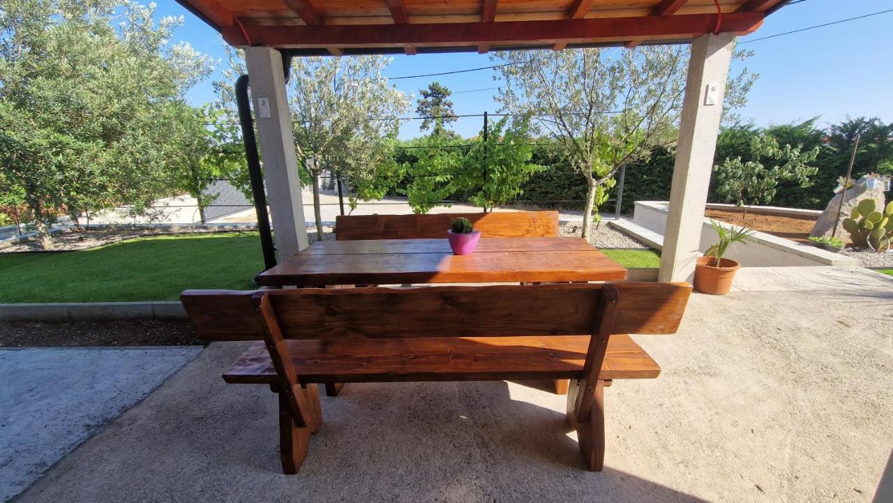 Apartments In Rijeka, Free Parking And Large Terrace, 15Min Drive From The Beach Buitenkant foto