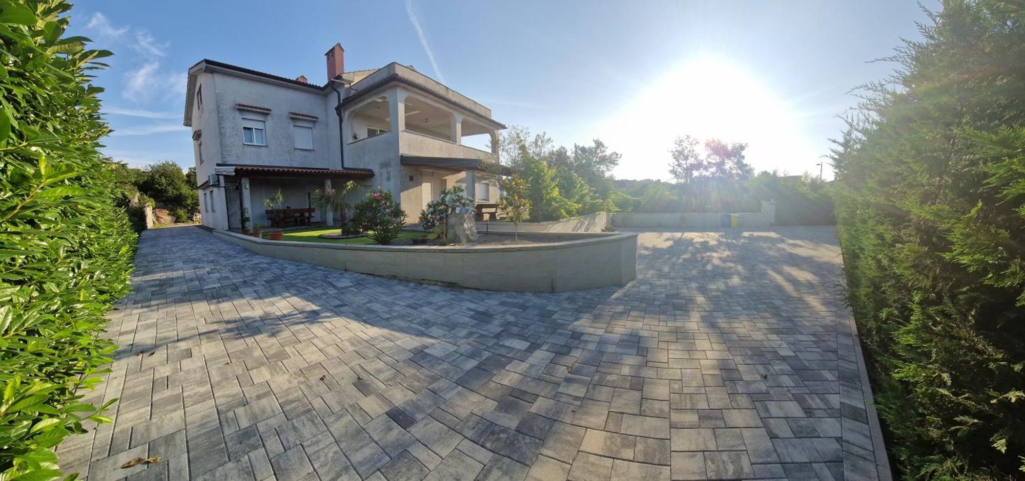 Apartments In Rijeka, Free Parking And Large Terrace, 15Min Drive From The Beach Buitenkant foto